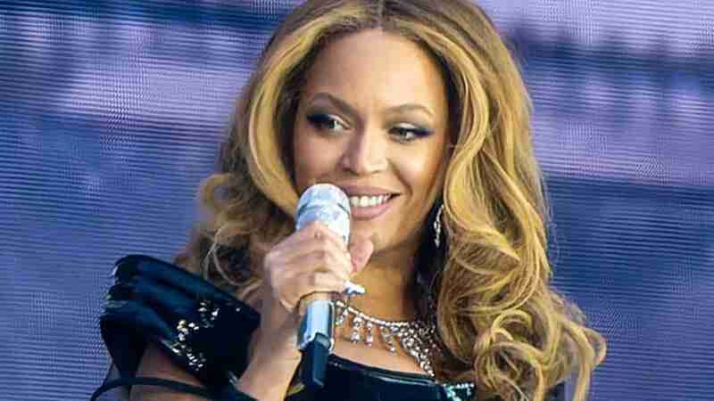 Beyoncés „Cowboy Carter“ führt die Charts an und schreibt Geschichte